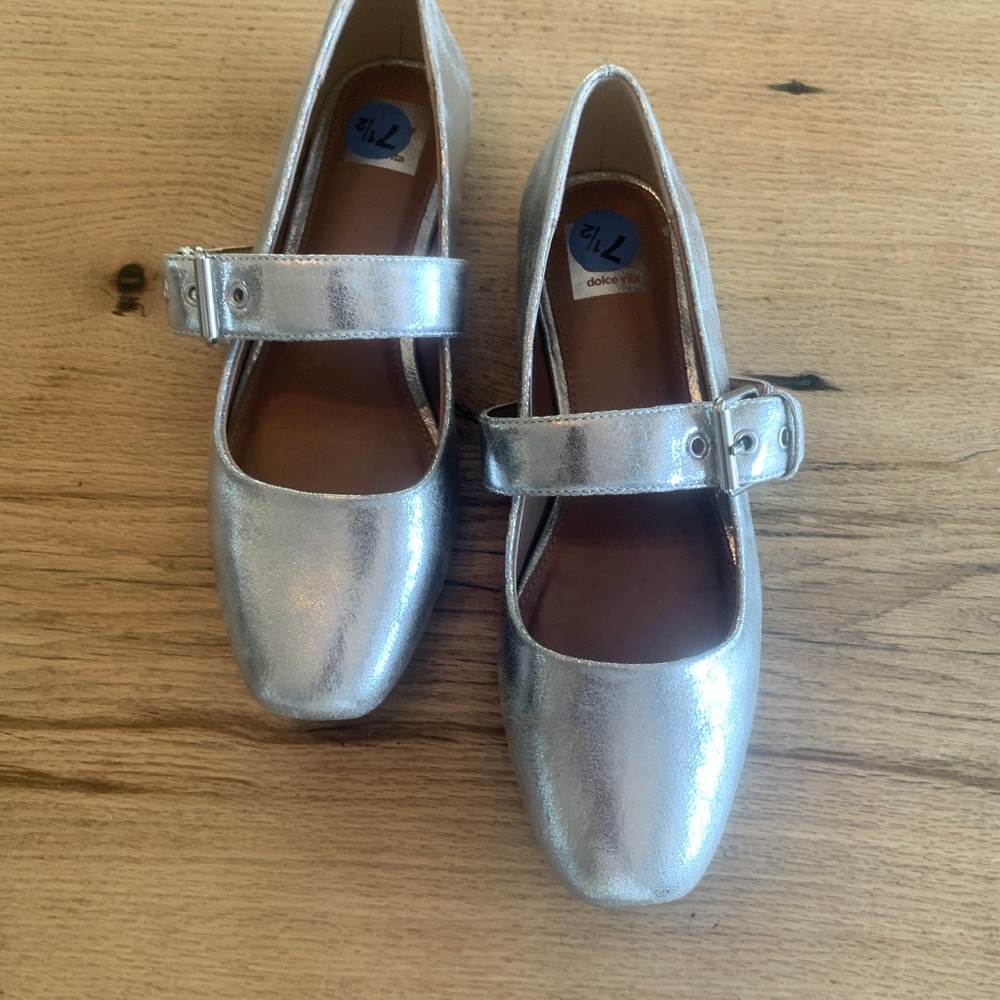 Dolce Vita Square Toe Metallic 8 1/2 Women’s Silver Mary Jane Buckle Flats NWT
